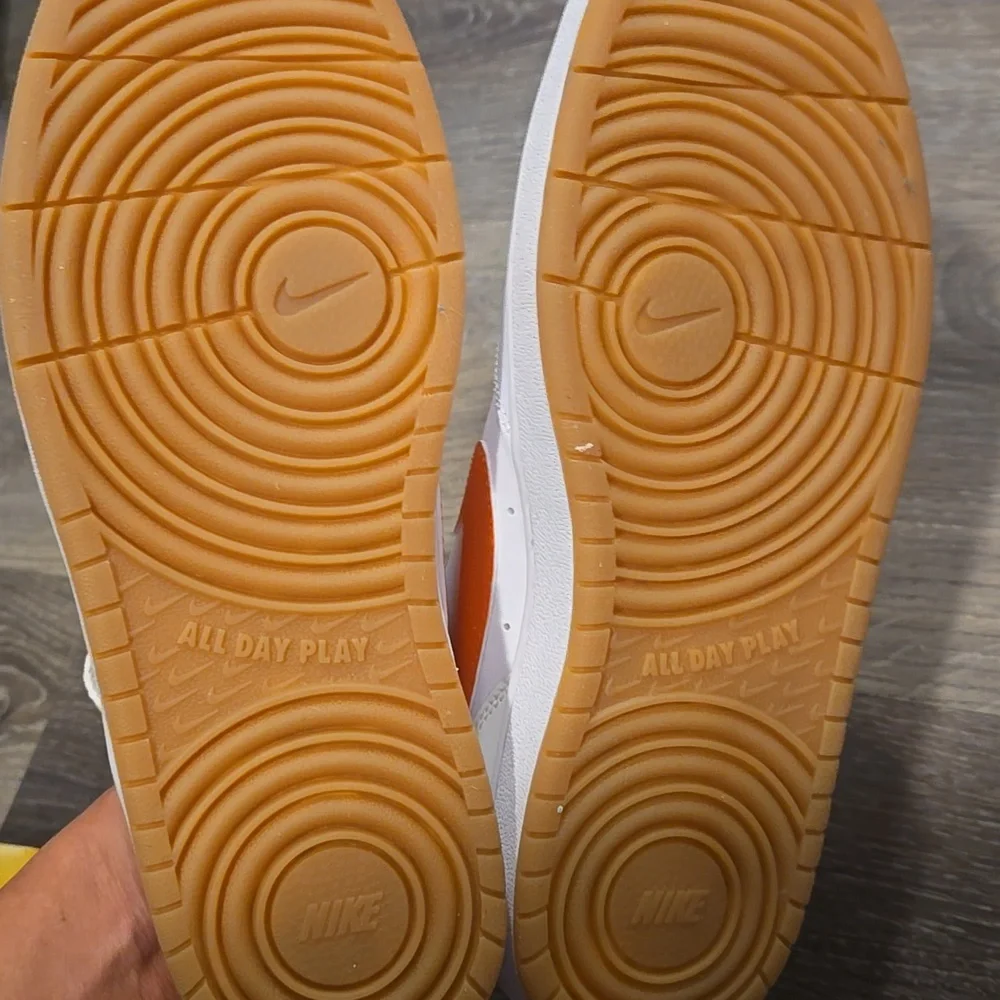 Nike Court Burough Low 2(GS)  Orange Swoosh 6.5 Youth/womens 8 BRAND NEW